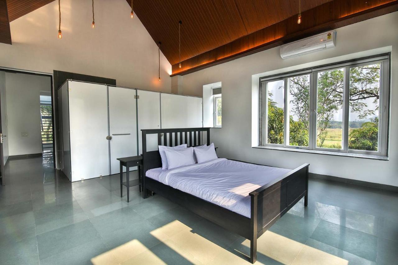 Twilight Grove By Stayvista - Pool- View Villa With Manicured Lawn, Contemporary Interiors & Home Theatre Karjat Exterior photo