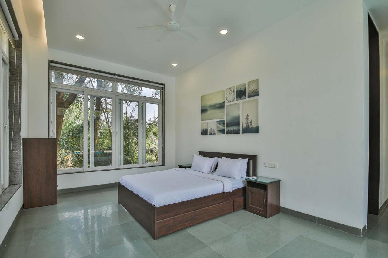 Twilight Grove By Stayvista - Pool- View Villa With Manicured Lawn, Contemporary Interiors & Home Theatre Karjat Exterior photo