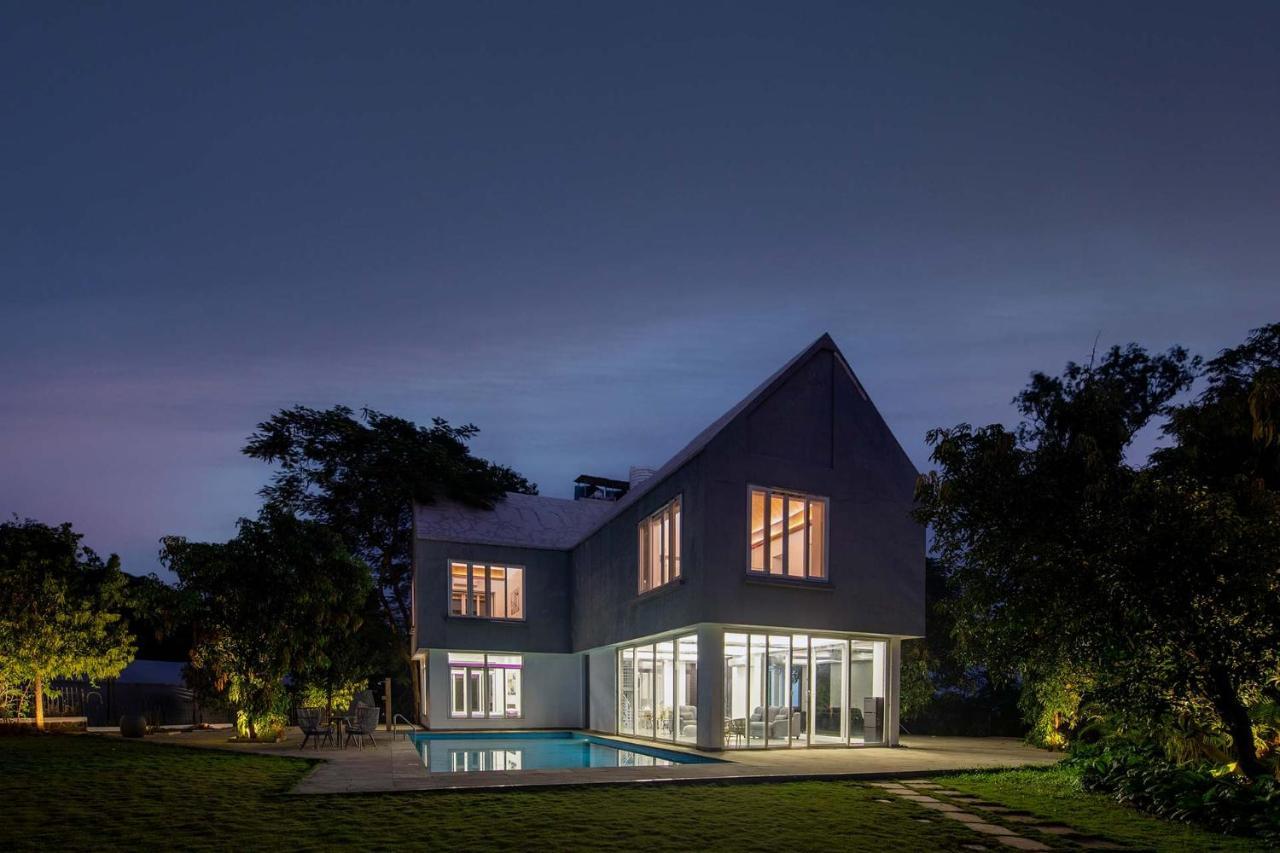 Twilight Grove By Stayvista - Pool- View Villa With Manicured Lawn, Contemporary Interiors & Home Theatre Karjat Exterior photo