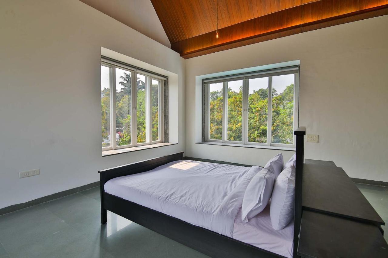 Twilight Grove By Stayvista - Pool- View Villa With Manicured Lawn, Contemporary Interiors & Home Theatre Karjat Exterior photo