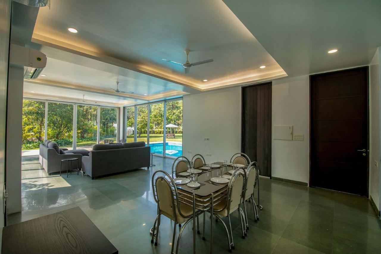 Twilight Grove By Stayvista - Pool- View Villa With Manicured Lawn, Contemporary Interiors & Home Theatre Karjat Exterior photo