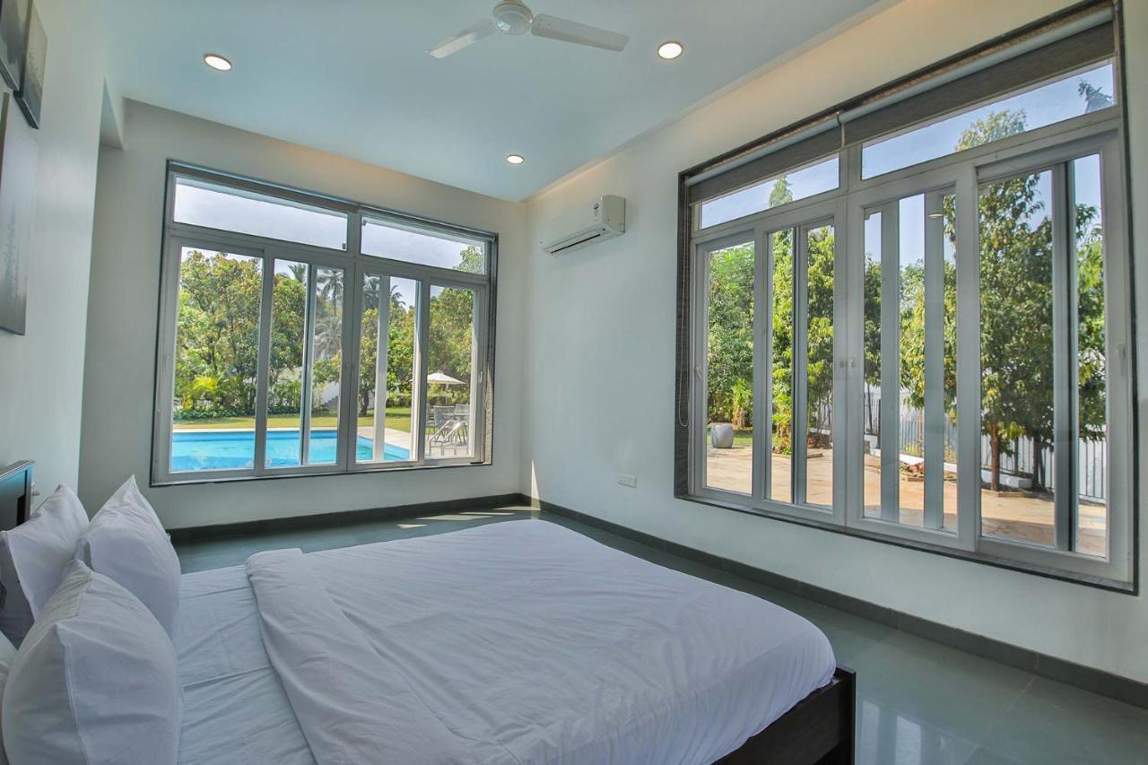 Twilight Grove By Stayvista - Pool- View Villa With Manicured Lawn, Contemporary Interiors & Home Theatre Karjat Exterior photo